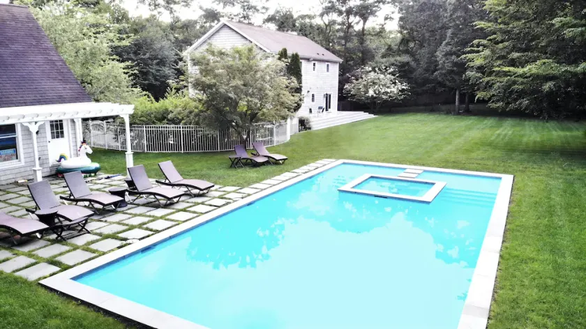 Massives, luxuriöses Strandhaus mit riesigem Garten, Pool und Sonnendeck in East Hampton - Image 1