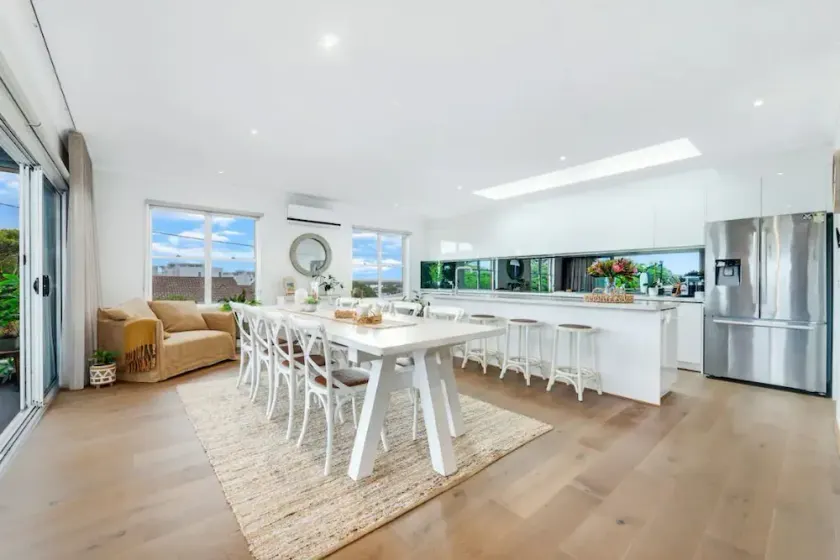 Luxury At The Lookout - Park and Beach Across The Road! - Image 1