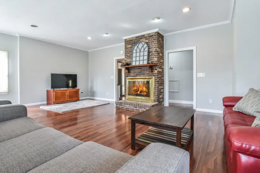 Pinners Compound- 4 BR hot tub fire pit - Image 1
