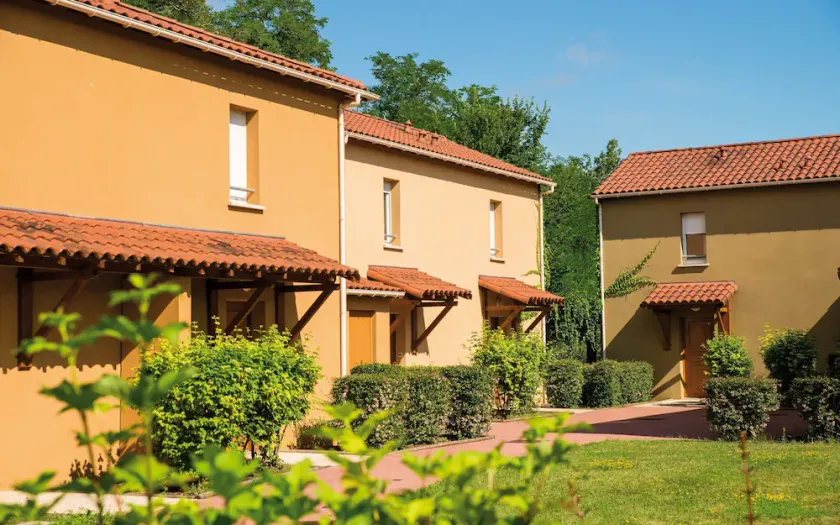 Maison cosy avec jardin privé | Accès piscine et bain à remous - Image 1