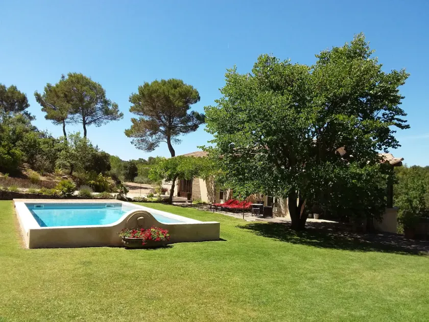Charming villa in peace on 16000 m ² of ground with swimming pool - Image 1