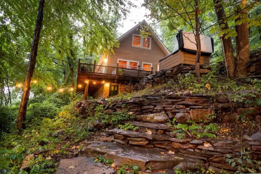 Breathtaking River Views · The Hawks Nest Cabin - Image 1