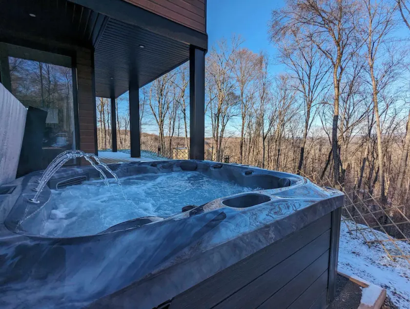 Heated Pool, Hot Tub, Fire Pit Near Mont-Tremblant - Image 1