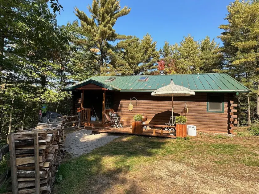 Quiet Lakefront Cabin Getaway Near Wisconsin Dells - Image 1