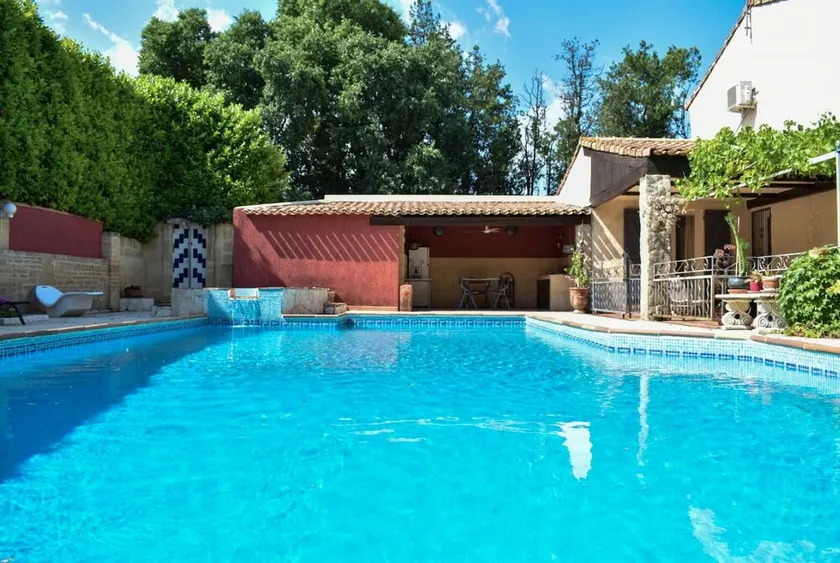 House with private pool and garden, near Pont-du-Gard - Image 1