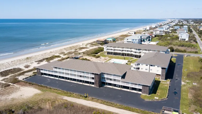 The Sea Pearl - Ocean Front Condo on Oak Island - Sleeps 9 - 3bed/2bath - Image 1