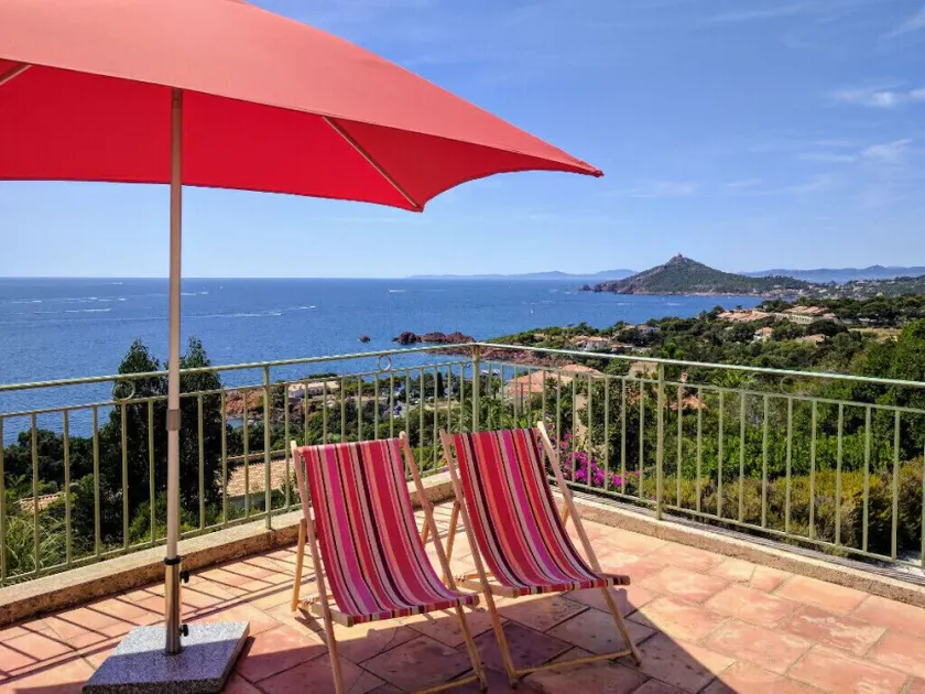 Residential villa with big swimming-pool in Antheor, Southern France - Image 1