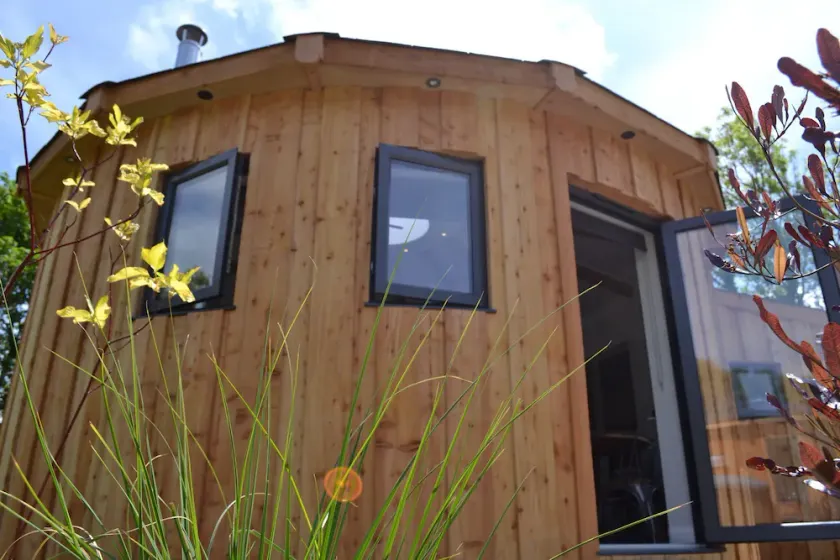 A pet friendly Roundhouse cabin with electric hot tub. - Image 1