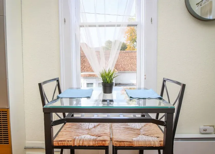 Palmer House, Studio 4, Cozy Downtown Studio for 2, Local Golfing 50% Off! - Image 1