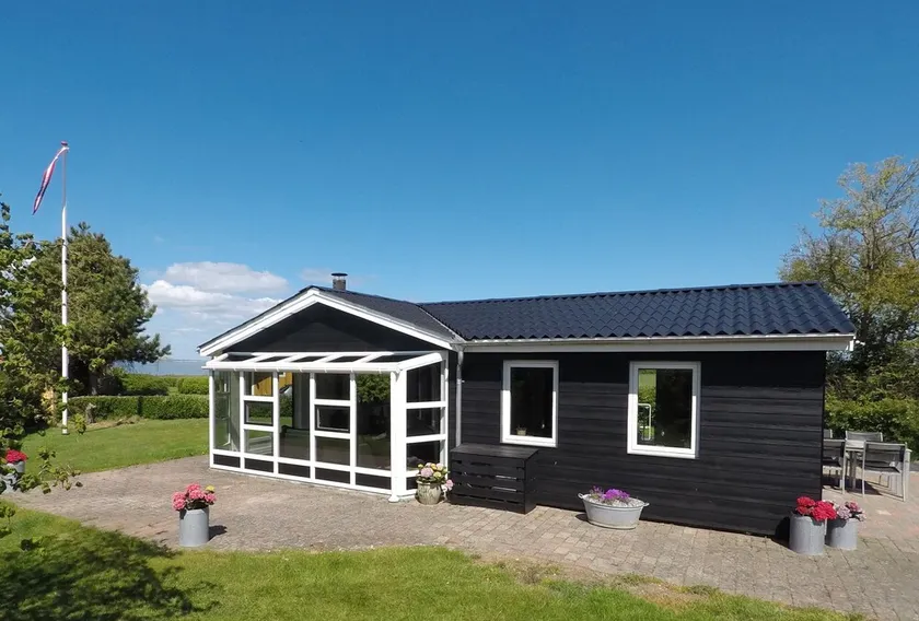 Toppmodernt sommarhus 100 m från Östersjön - Image 1