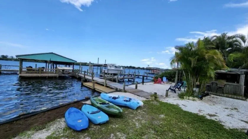 Beautiful waterfront bungalow. Great for family vacation or couples fishing week - Image 1