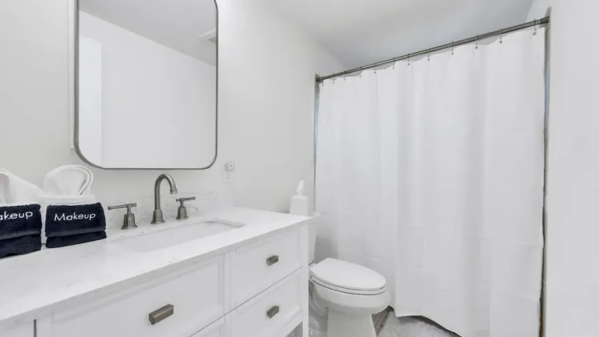 HAMPTON BAYS HOME MINUTES FROM SOUTHAMPTON VILLAGE, SHINNECOCK BAY, OCEAN... - Image 1