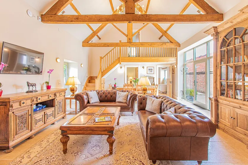 Idyllic Cotswold Barn with Stunning Views, Designer-Chefs kitchen & Hot Tub Hire - Image 1
