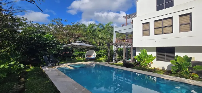 Experience the Rainforest in Luxury - Image 1