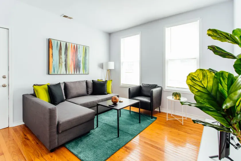Stylish and Cute 2BR Apartment Near Wrigley! - Image 1