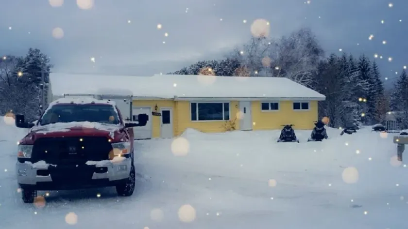 Le Sunshine Shack de Newberry Michigan est idéalement situé et peut accueillir jusqu'à 8 personnes. - Image 1