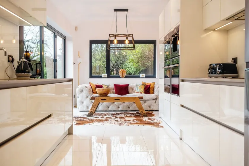 Beautiful 5 Bedroom Home in Evesham - Image 1
