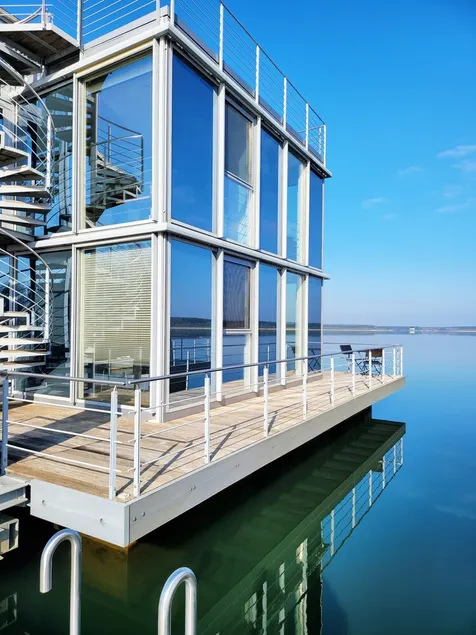 floating apartment rooftop - Image 1