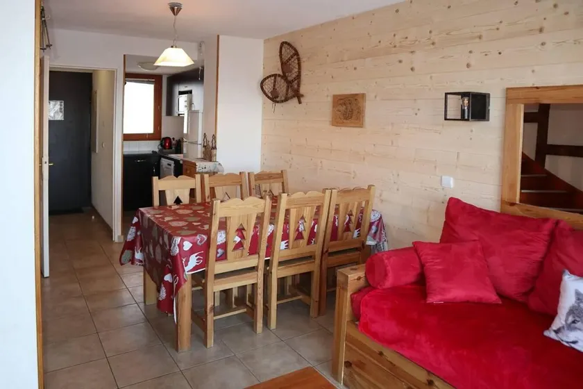 Overfladeareal: ca. 43 m². Orientering: Vest. Stue med sovesofa - Image 1