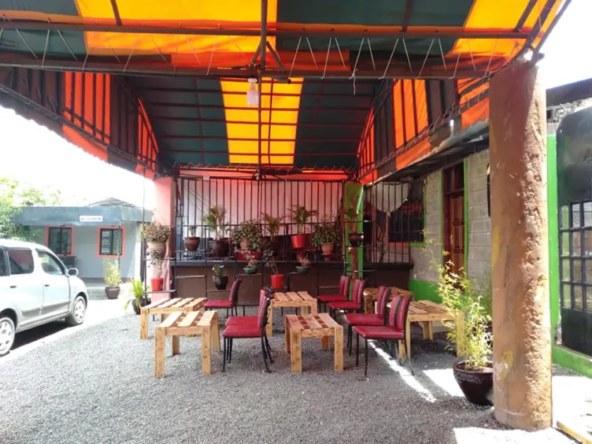 Korompoi Motel - Image 1