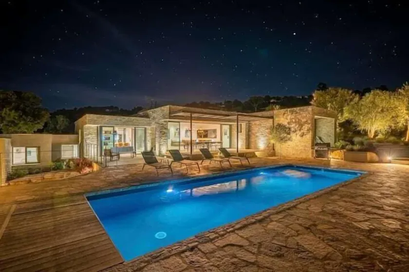 Villa 20 - Plage à pied - Piscine chauffée - Salle cinéma - Image 1