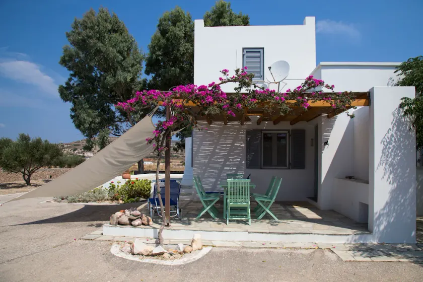 Villa in an oasis of peace close to the most beautiful beaches and all Milos services - Image 1