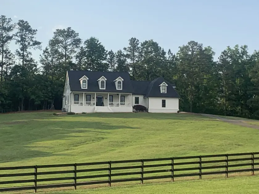 SOUTHERN LIVING! Newly renovated! Private with Mountain views-sleeps 16 - Image 1
