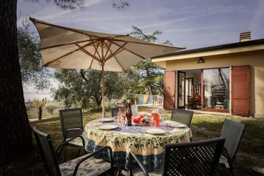 Apartment in a two-family villa with panoramic views of Lake Garda - Image 1