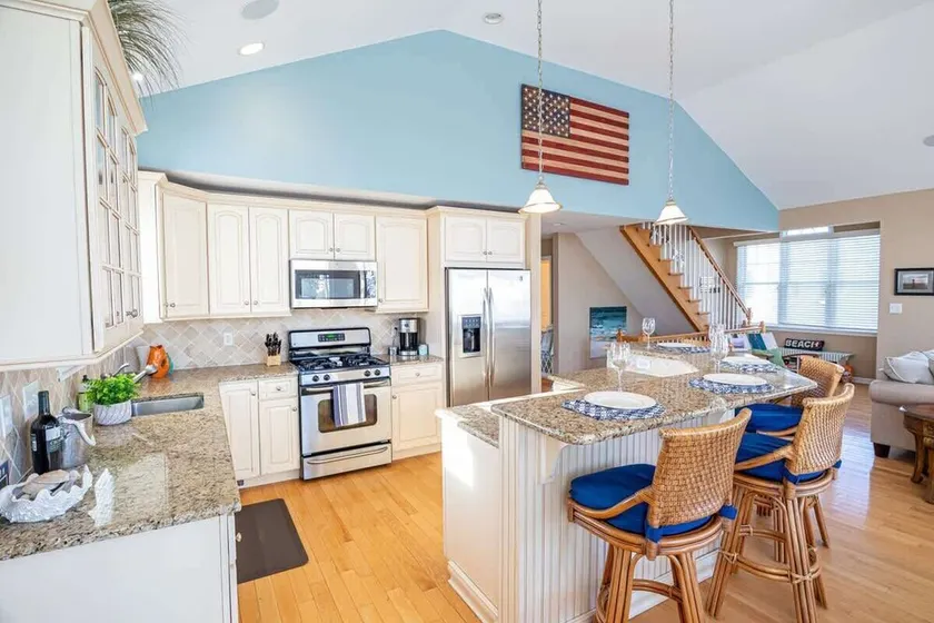 Saltwater Haven - Walkable Shore Stay - Image 1