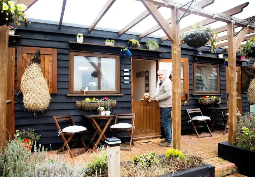 The Stables - Self Catering Chalets by the Beach - Dog Friendly - Image 1