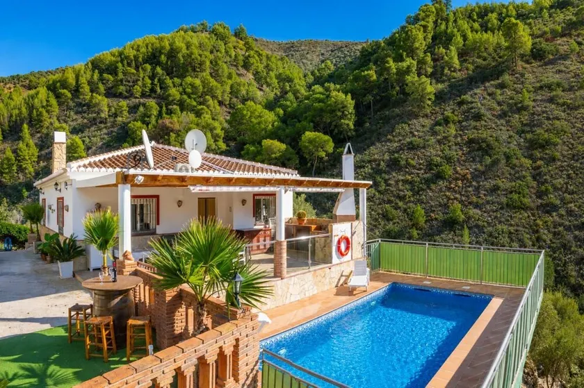 Villa Cecilia Large Private Pool AC WiFi - Image 1