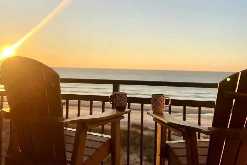 Oceanfront 3Br/2Ba Condo /Dog-Friendly / Pool - Image 1