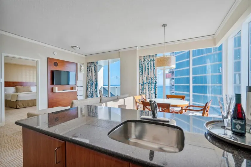 Ocean View Apartment w/ Kitchen in Luxury Beach Resort - Image 1
