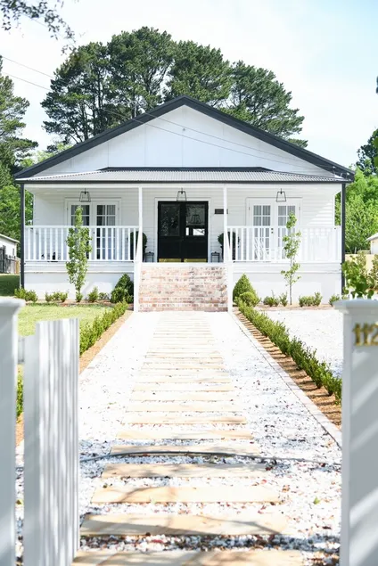 Luxury Hamptons Home - Image 1