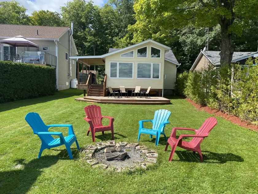 Waterfront Paradise on the lake!! - Image 1
