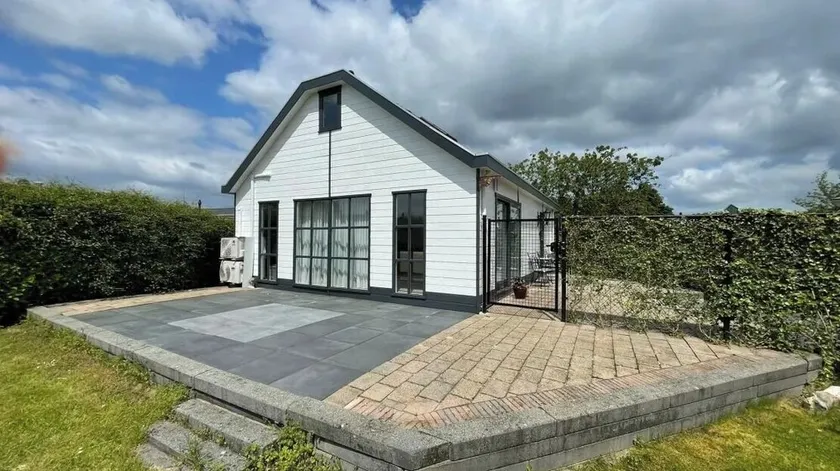 Experience the ultimate pleasure of quality time with friends and family in this holiday home! - Image 1