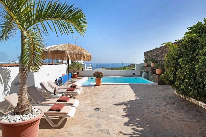 Ferienhaus „Casa Golondrina“ mit Meerblick, privatem Pool und WLAN - Image 1