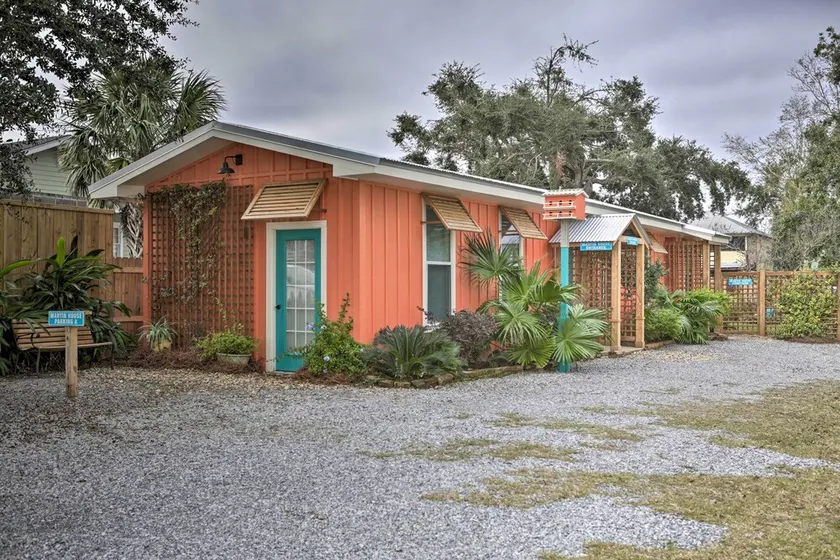 Old Town Getaway, Walk to Shopping, Dining & Bay! - Image 1