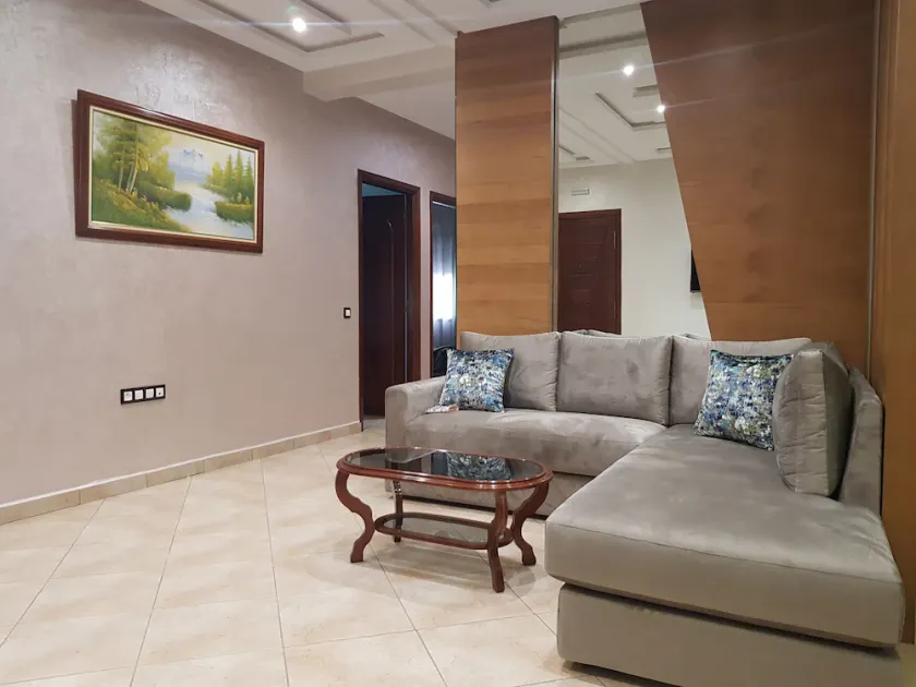 Smuk lejlighed i Tétouan i en travl boulevard - Image 1