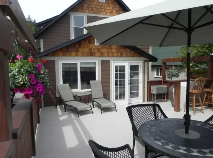 5 Quarto Character House - Downtown Kimberley - Image 1