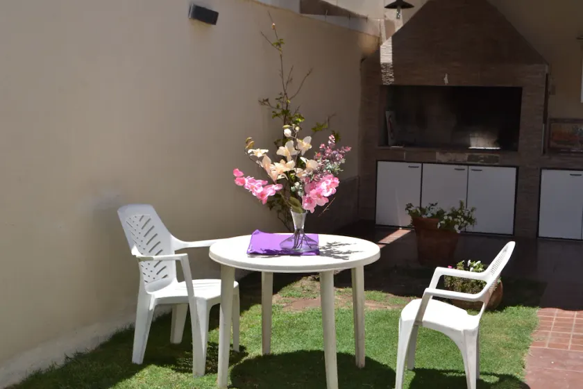 House ideal for up to 7 pax with private garage - Image 1