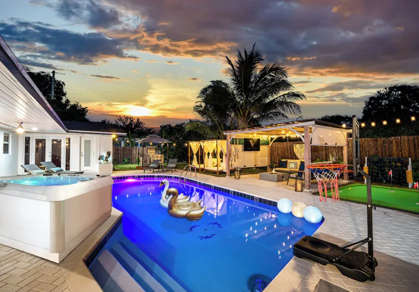 Top Villa Near Beach with Game Room, Hot Tub and Pool - Image 1