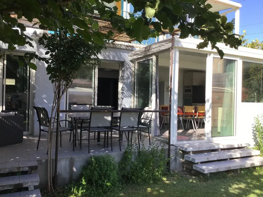 Uafhængige villa med have og swimmingpool område nær downtown - Image 1