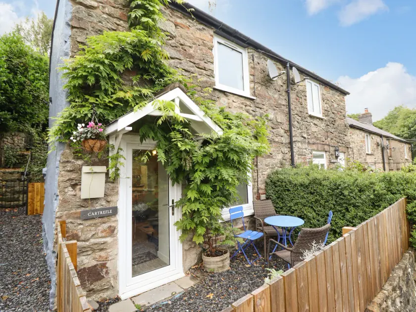 CARTREFLE, pet friendly, character holiday cottage in Bala - Image 1