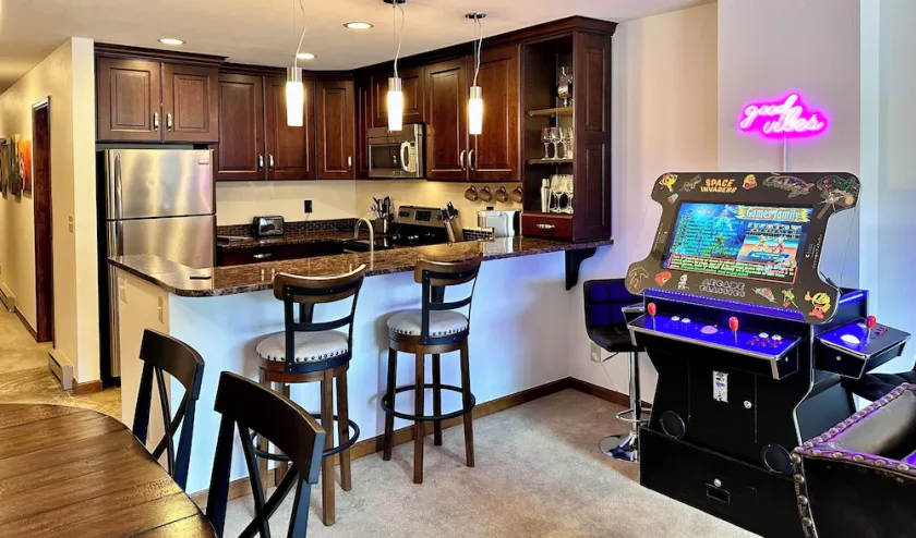 Luxury Condo, Prime Location, Walk to Gondola & restaurants, Family Friendly. - Image 1