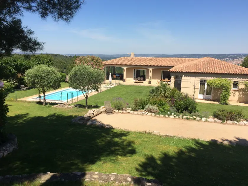 komfortabel villa med panoramaudsigt over aix en provence - Image 1