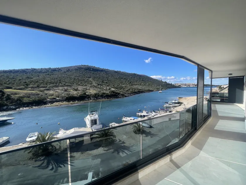 Villa 11/C6 Rogoznica Sea Front - Image 1