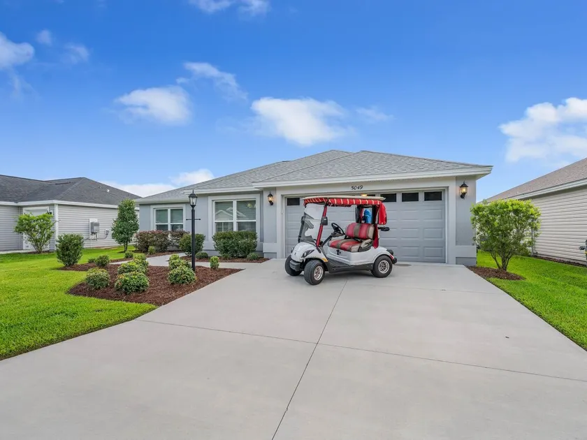 NEW AREA OF THE VILLAGES GOLF CART KING BED NICE AND COMFY  HOME BOOK NOW - Image 1