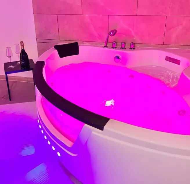 Modern Spa - Cozy & Chic Jacuzzi / Hyper center 🌹 - Image 1