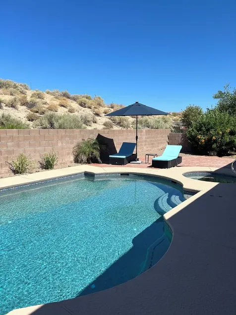 Your Home Away From Home in the Sunshine! Minutes from great amenities. - Image 1
